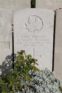 Bethune Town Cemetery - Walker, Stanley